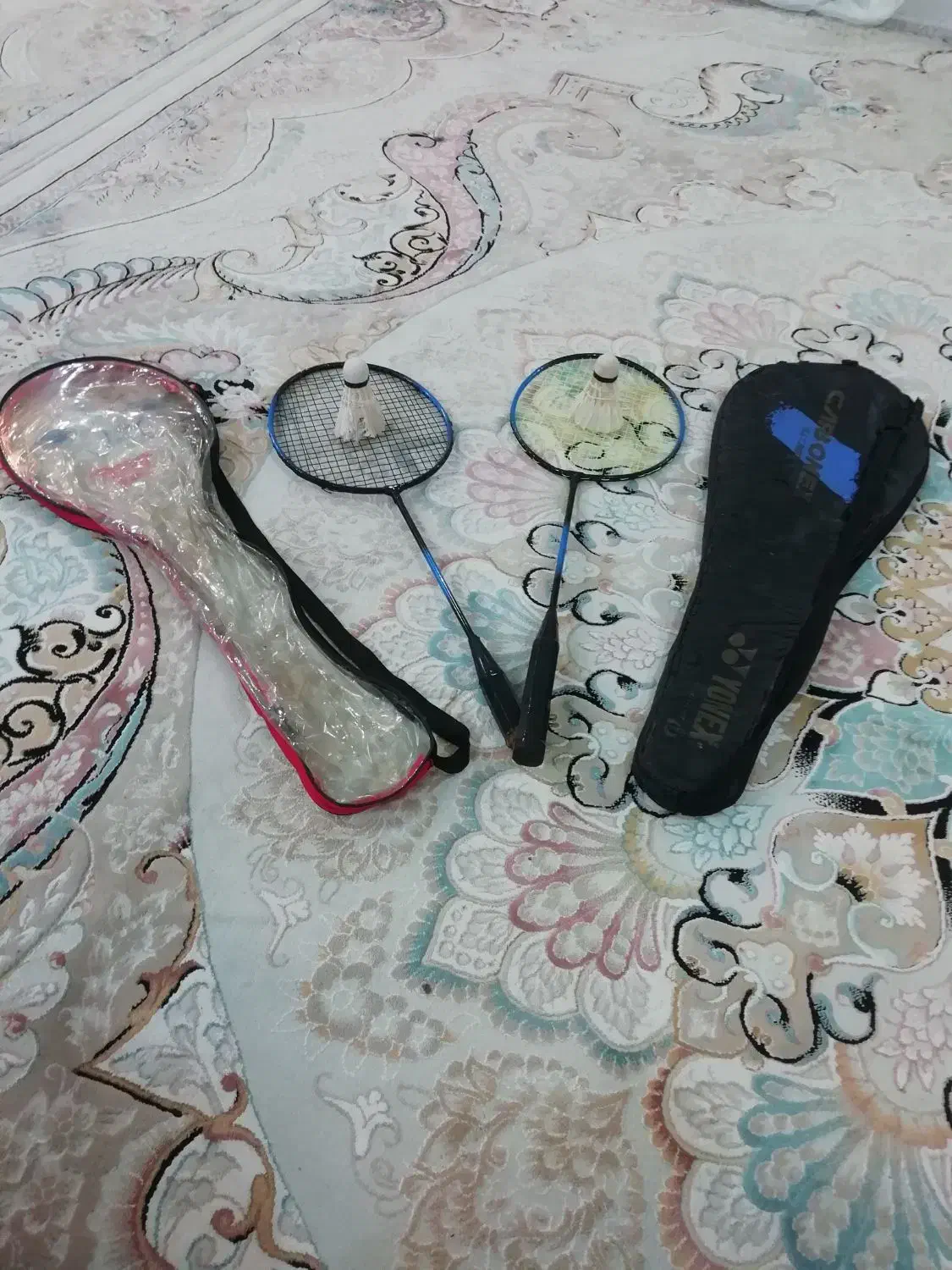 راکد بدمینتون یک جفت همراه دوتا توپه پر دار|ورزشهای توپی|اهواز, کوروش|دیوار