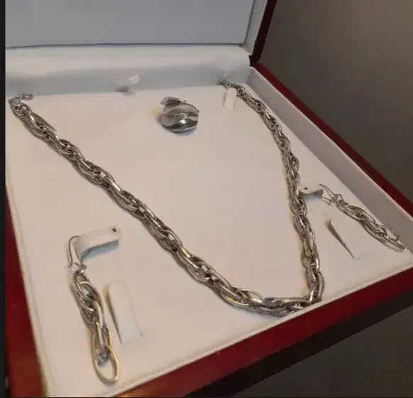 سرویس گردنبند و انگشتر نقره زنانه کاملاً مشابه طلا|جواهرات|تهران, لویزان|دیوار