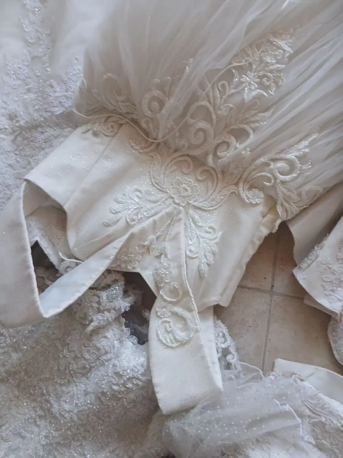 لباس طور|لباس|آباده, |دیوار