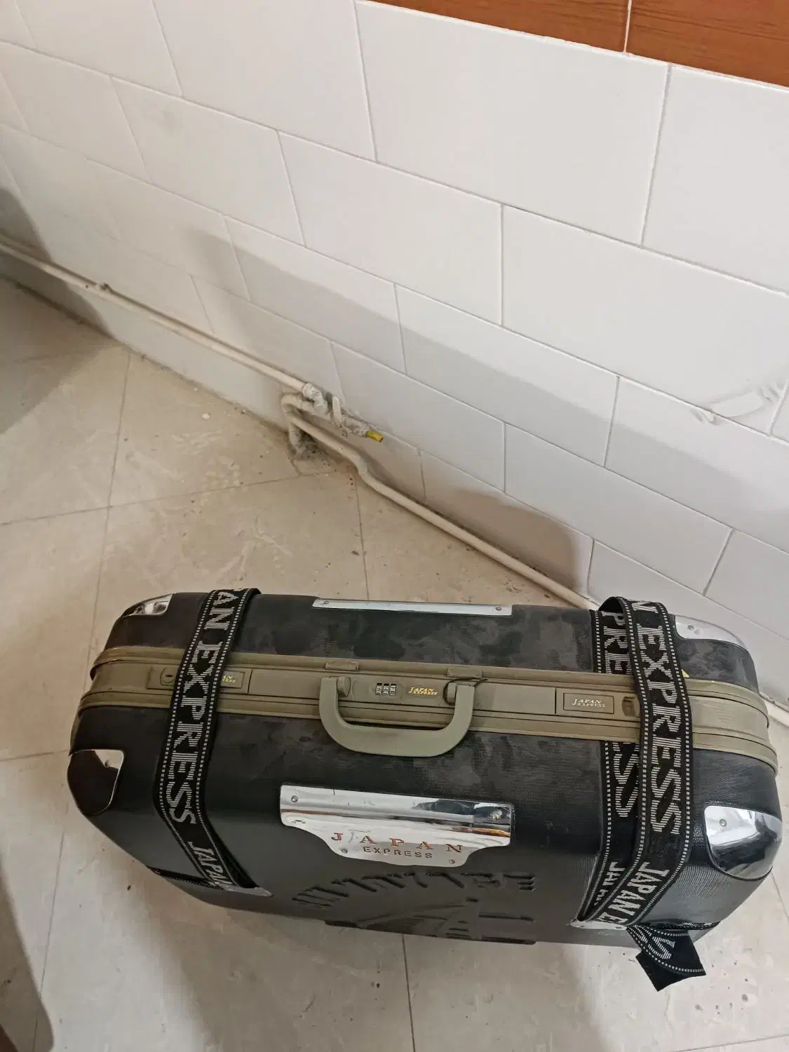 چمدان|کیف، کفش، کمربند|اراک, |دیوار