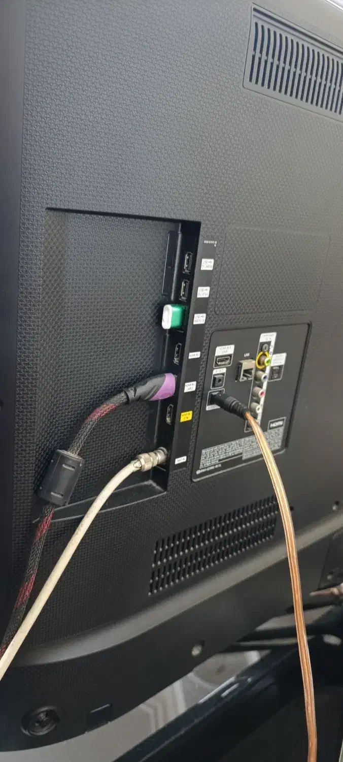 تلویزیون 48 سامسونگ به همراه میز تلویزیون|تلویزیون و پروژکتور|چابهار, |دیوار