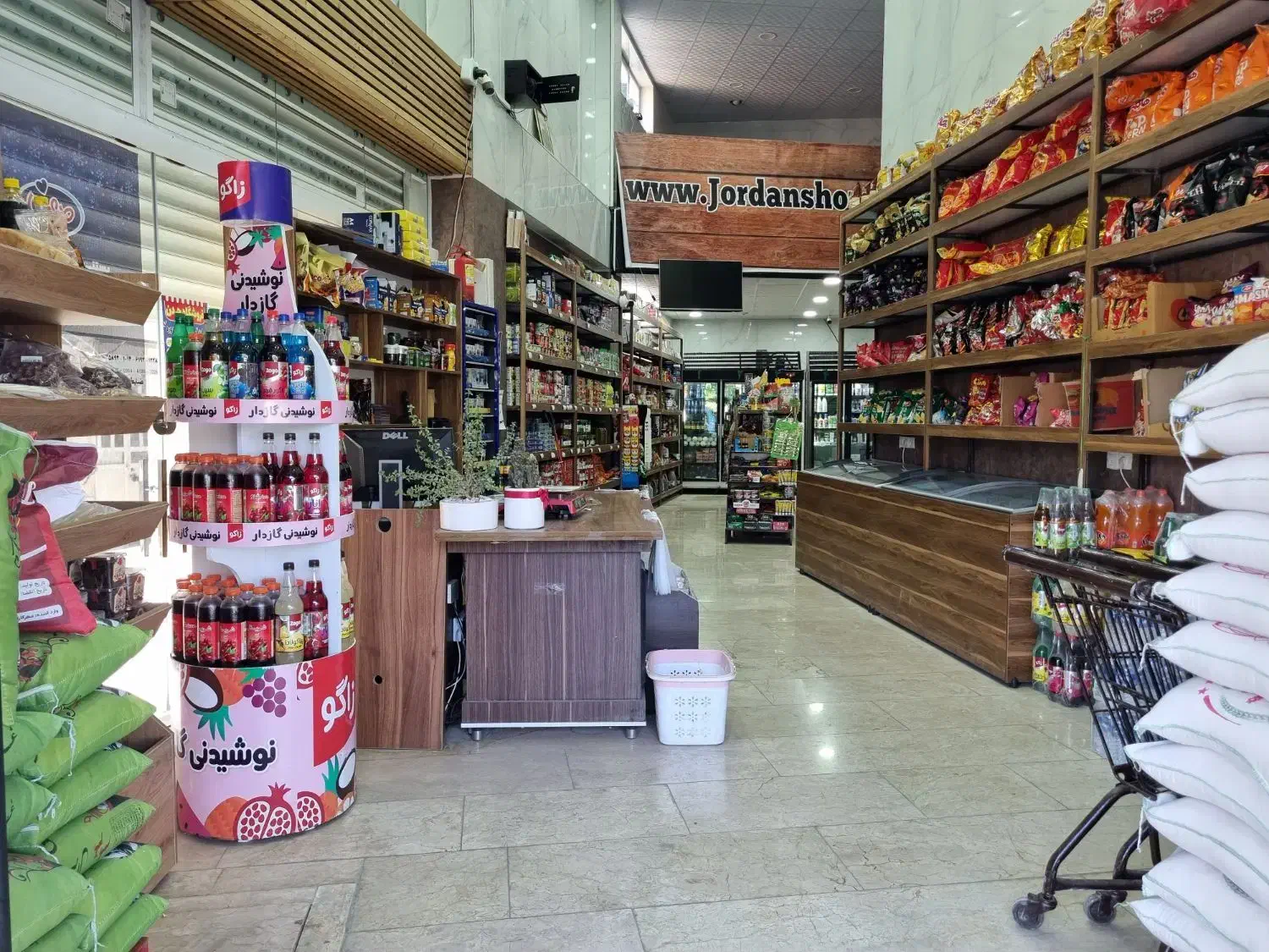 واگذاری و فروش کلیه کالا و لوازم فروشگاه جردن|فروشگاه و مغازه|رزن, |دیوار