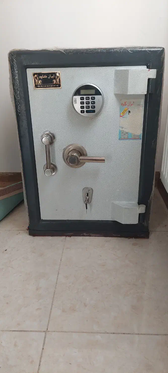 گاوصندوق درحدنو|دفتر کار|صومعه‌سرا, |دیوار