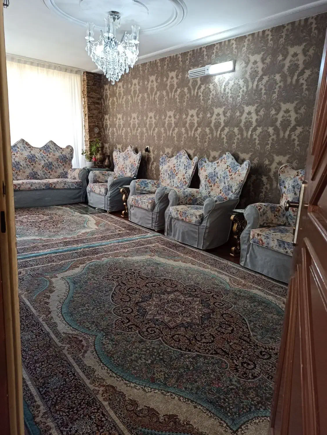 مبل ۹‌نفره|مبلمان خانگی و میز عسلی|شیروان (خراسان), |دیوار
