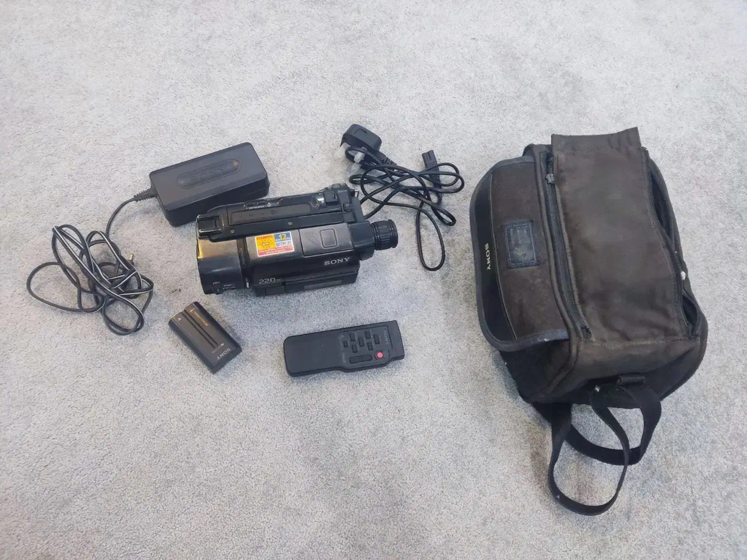 دوربین فیلمبرداری Sony Handycam Video8|دوربین عکاسی و فیلمبرداری|بندرعباس, |دیوار