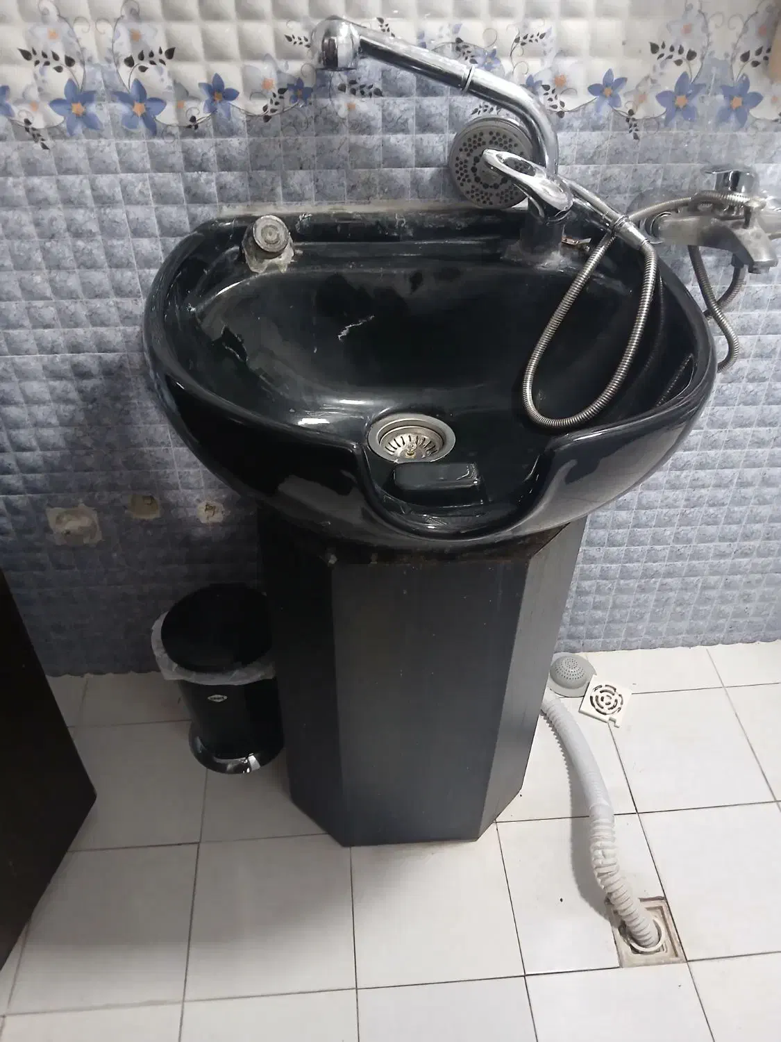 سرشور|آرایشگاه و سالن‌های زیبایی|ارومیه, |دیوار