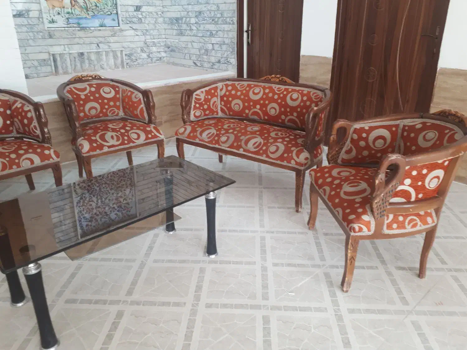 مبل هشت نفره چوب جنگلی بعلاوه میز شیشه ای|مبلمان خانگی و میز عسلی|فسا, |دیوار