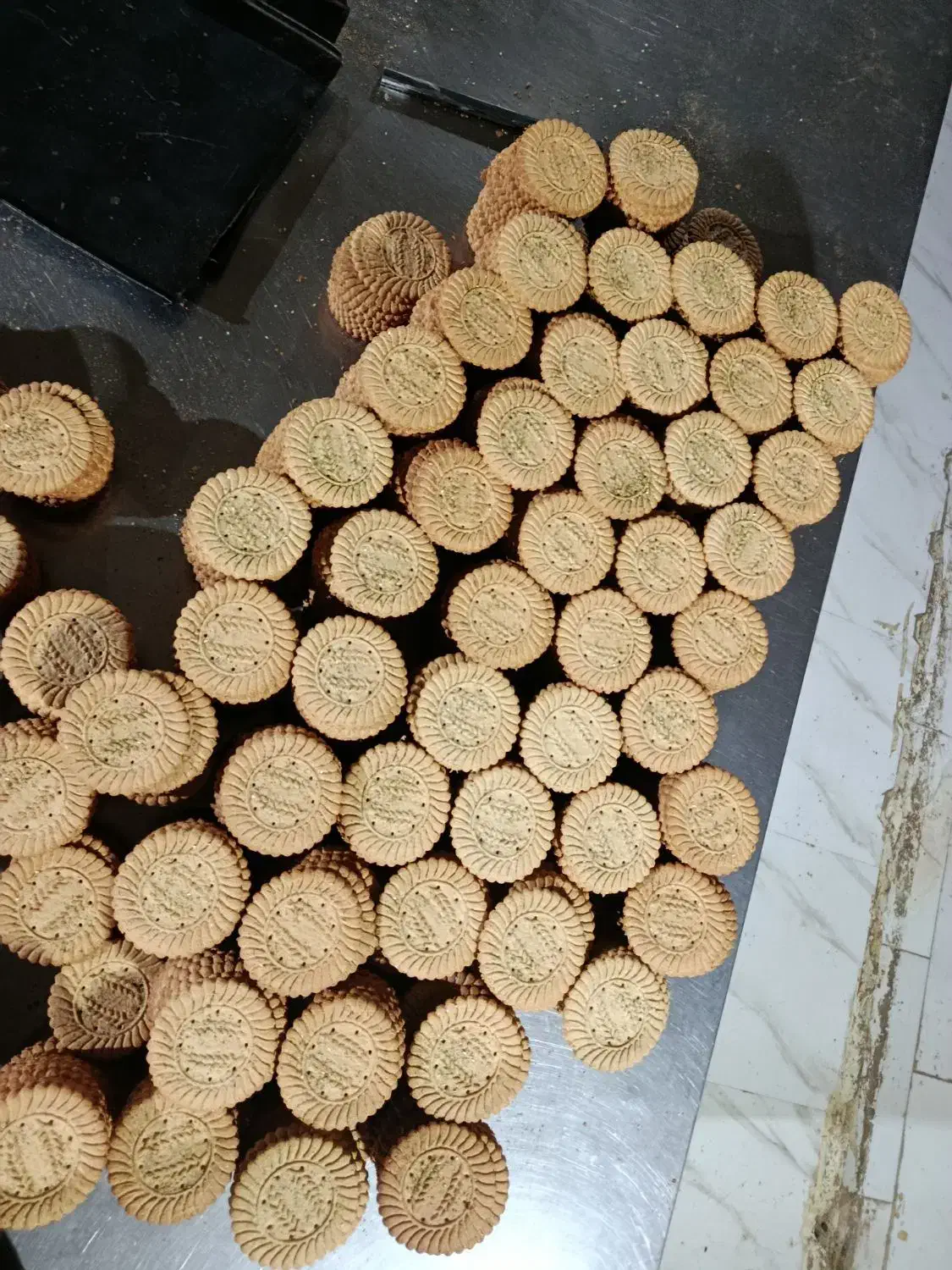 نیازمند نیروی کار خانوم|استخدام خدمات فروشگاه و رستوران|قیدار, |دیوار