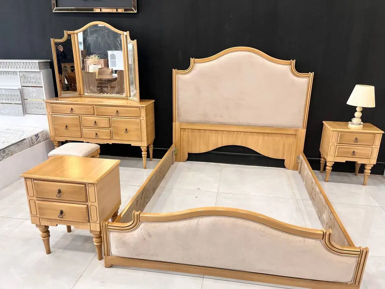 سرویس خواب کامل در تولیدی وگالری مبلمان کاخ|تخت و سرویس خواب|قوچان, |دیوار