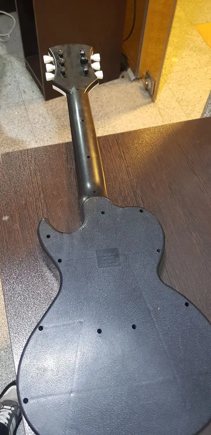 گیتار فرشی|گیتار، بیس، امپلیفایر|رودهن, |دیوار