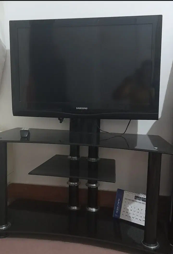 تلوزیون ۳۲ اینچ ال سی دی|تلویزیون و پروژکتور|خرمدشت, |دیوار