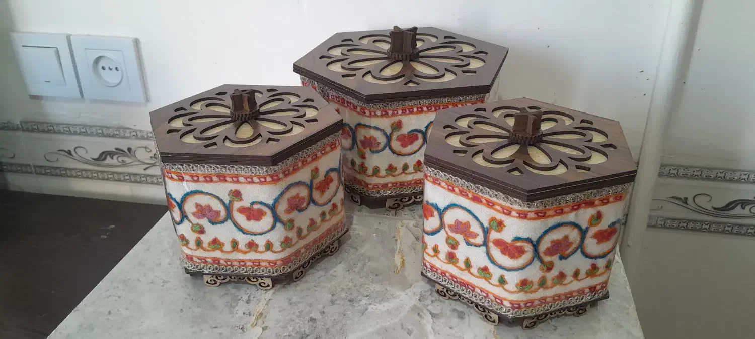 مونتاژ پته و آستر کشی|صنایع دستی و سایر لوازم تزئینی|کرمان, |دیوار