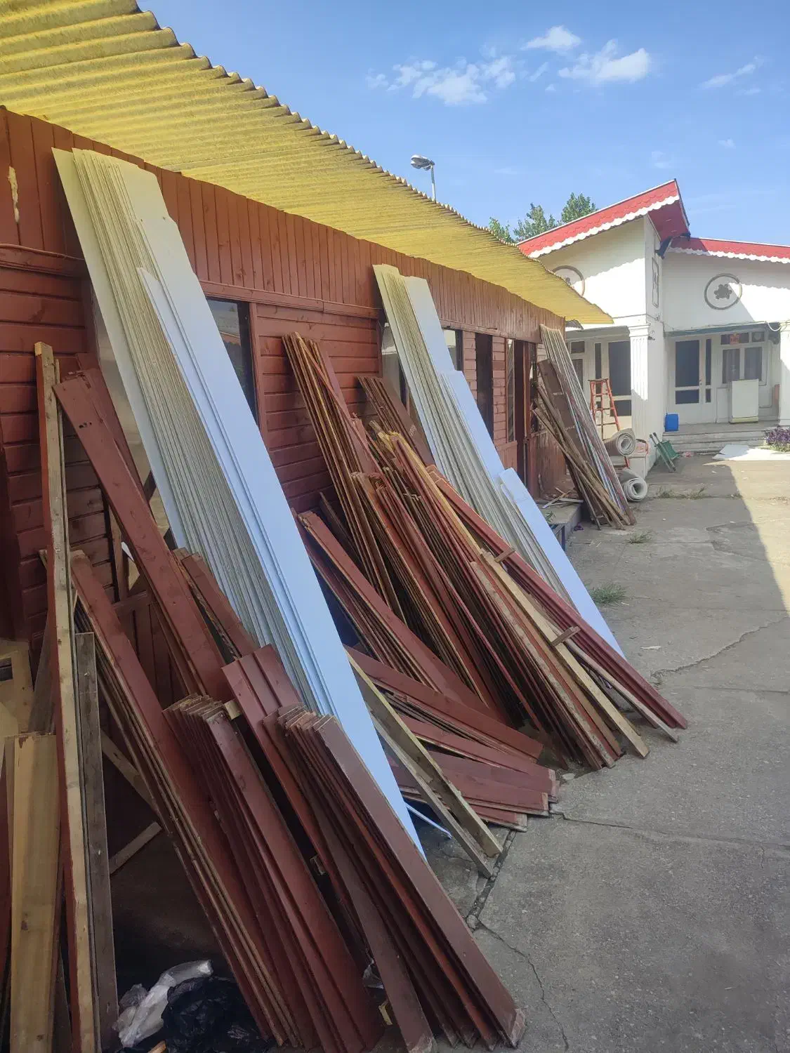 4عدد کلبه نراد بازکردم لمه وآهن و بقیه میفروشم|مصالح و تجهیزات ساختمان|رشت, گلسار|دیوار