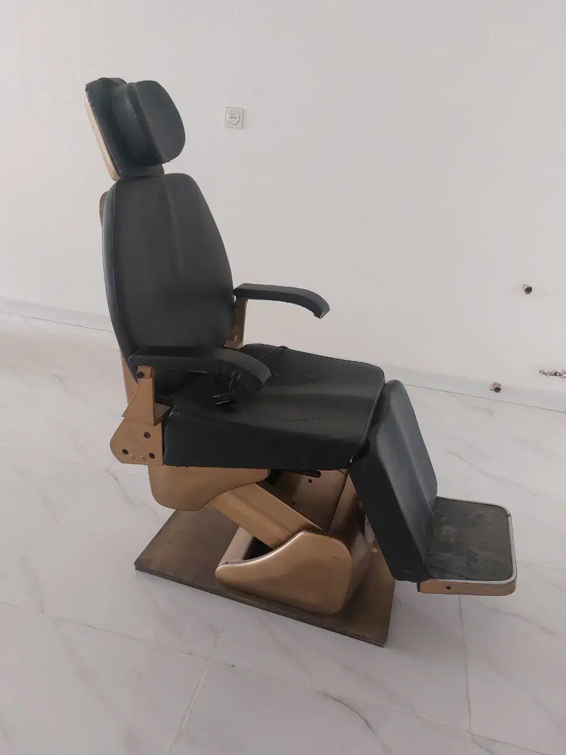 صندلی برقی آرایشگاه و سرشور  آرایشگاه|آرایشگاه و سالن‌های زیبایی|خمین, |دیوار