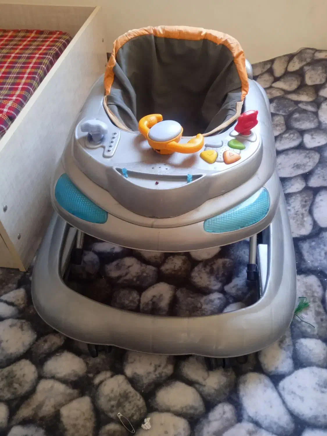 روروک سالم|کالسکه و لوازم جانبی|فولادشهر, مسکن مهر فولادشهر|دیوار