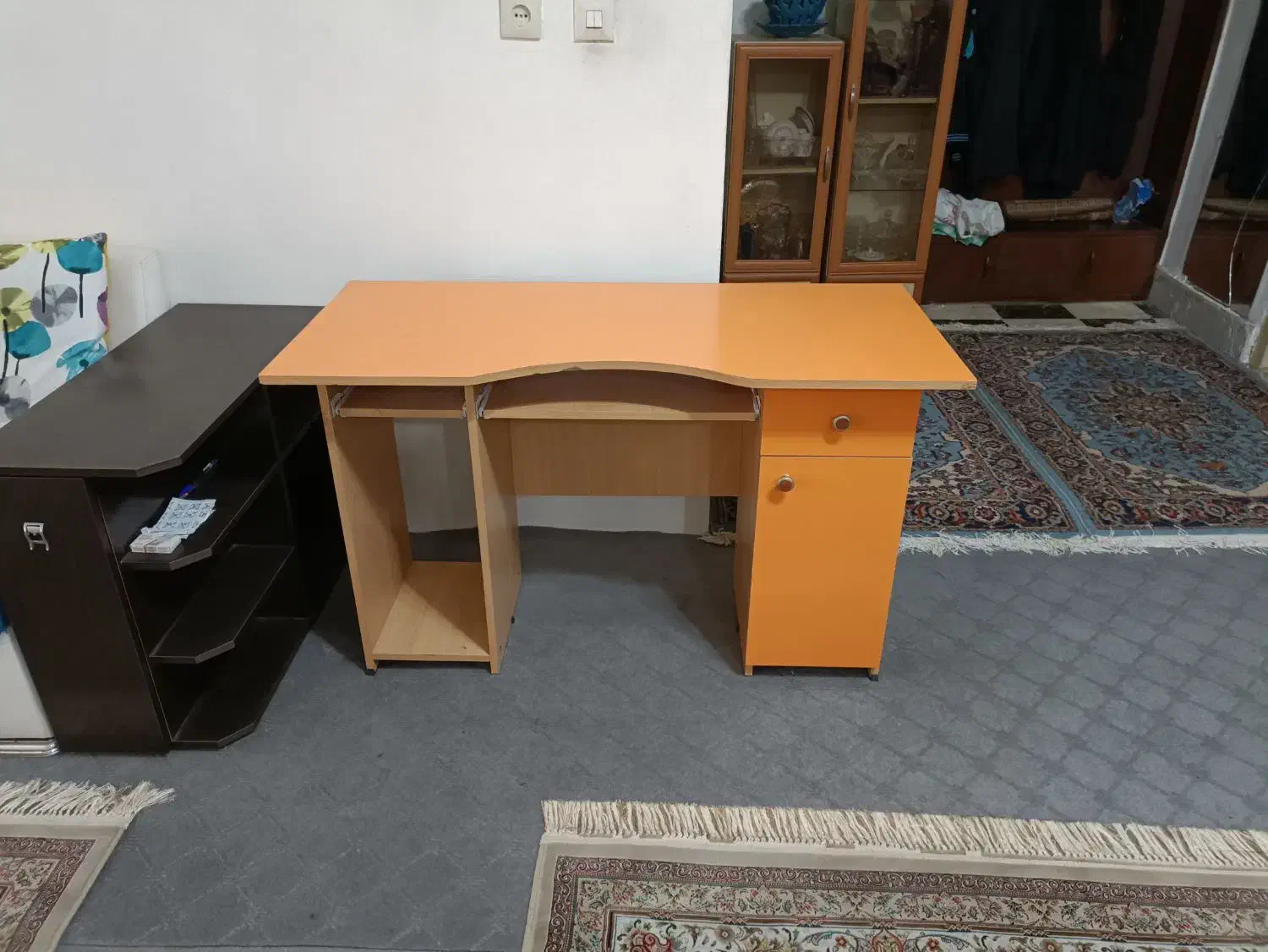میز تحریر درحدنوع قیمت۳تومان به فروش میرسد|میز تحریر و کامپیوتر|آستانه اشرفیه, |دیوار