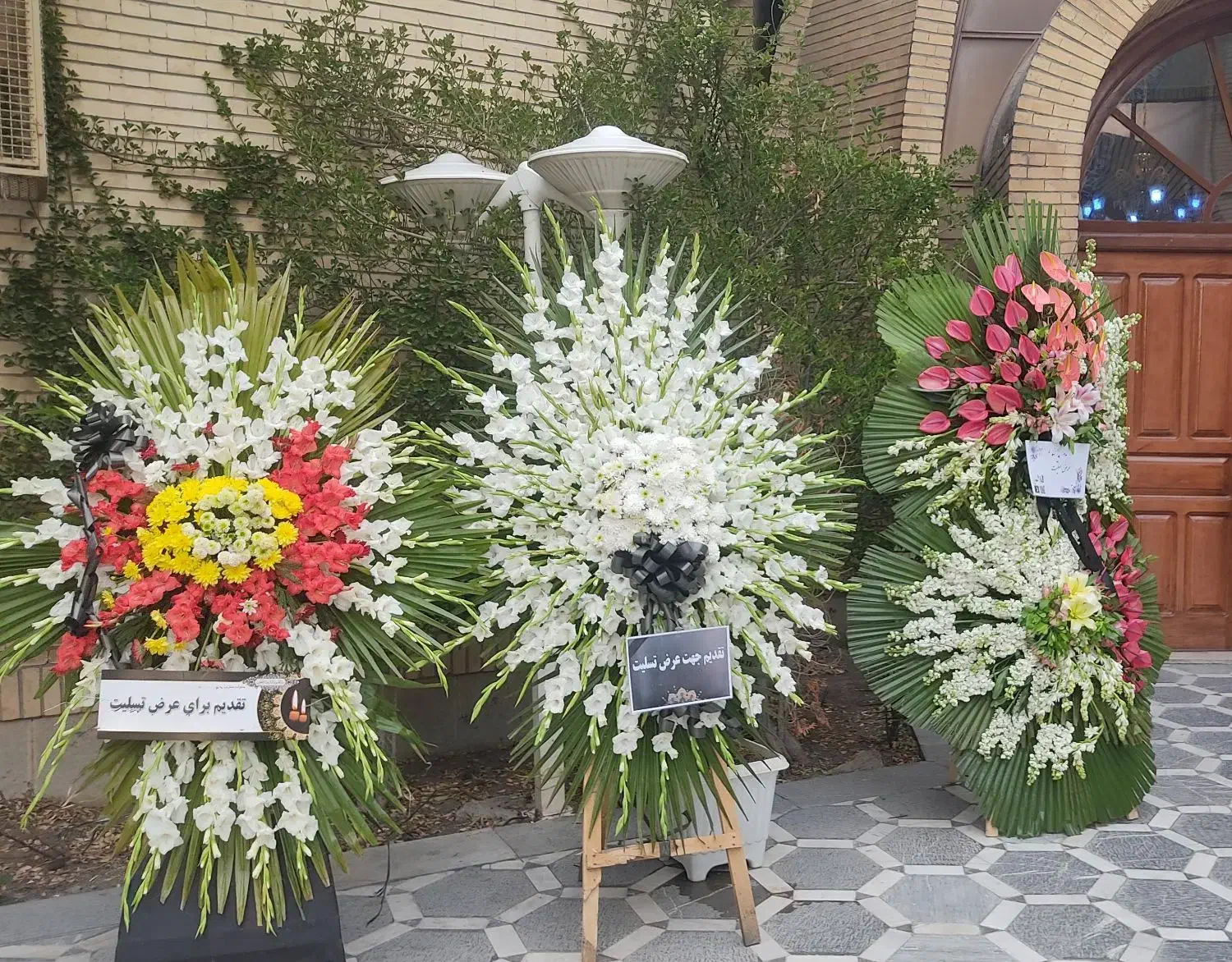 تاج گل ترحیم ارزان و اقتصادی|گل و گیاه طبیعی|تهران, میدان ولیعصر|دیوار