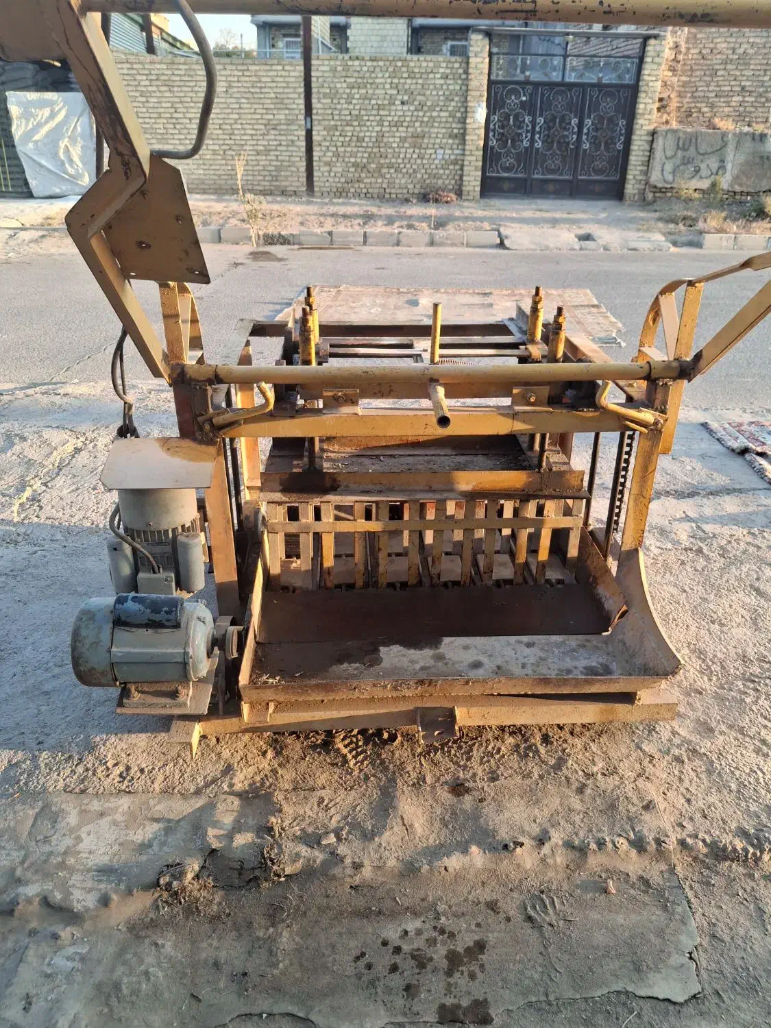 بلوک زنی|ماشین‌آلات صنعتی|زرندیه, |دیوار