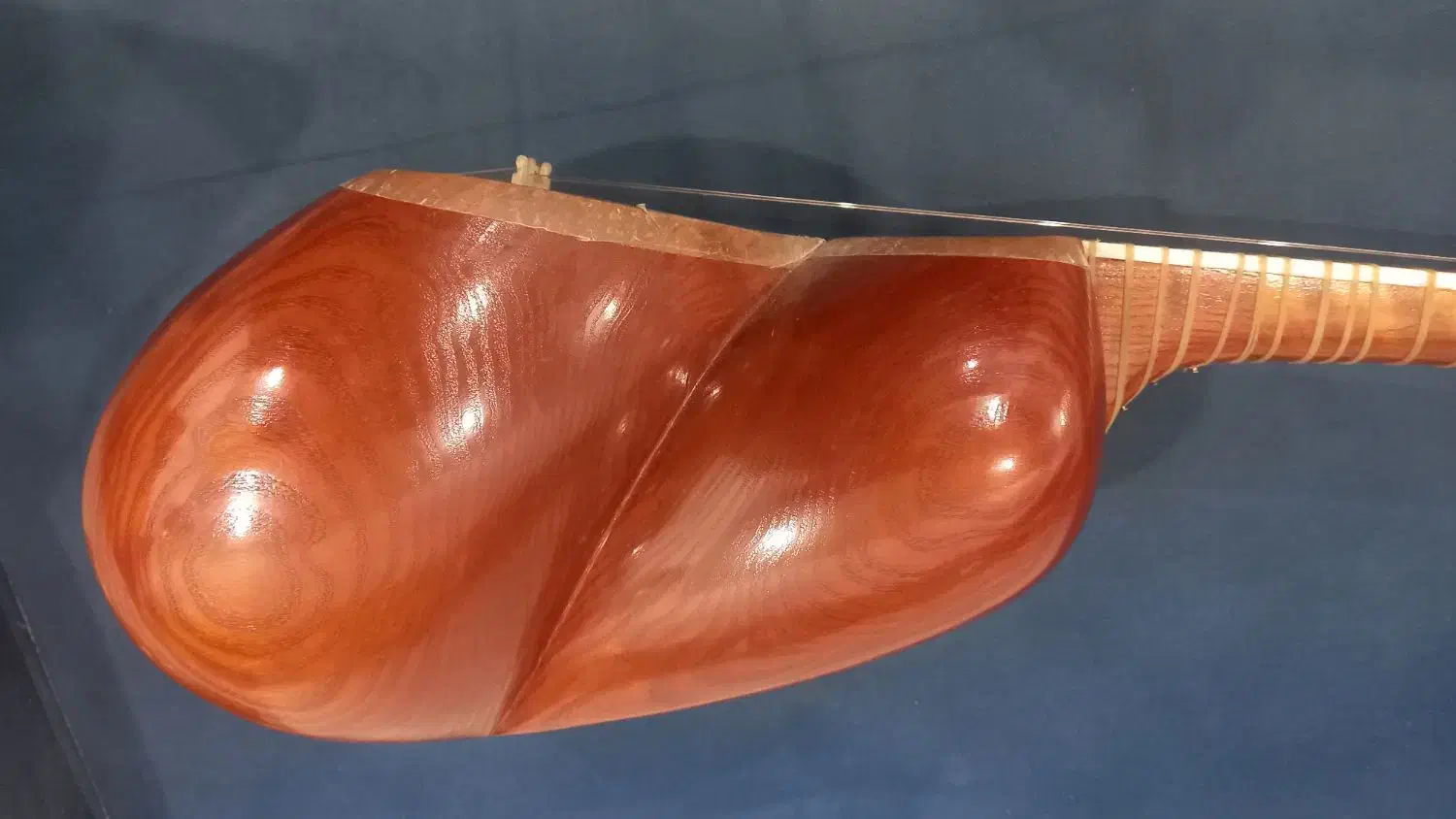 تار کنونی|سازهای سنتی|دزفول, |دیوار