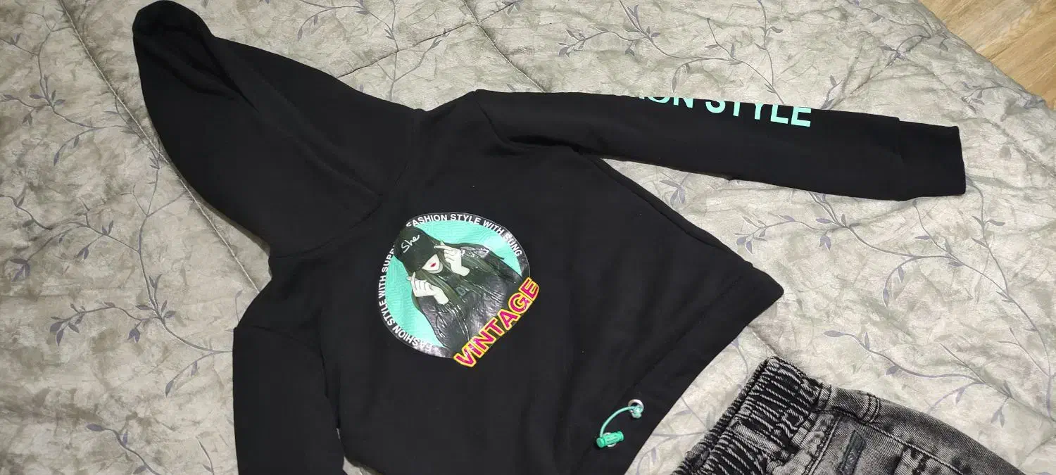 هودی دورس با شلوار لی|کفش و لباس بچه|میانه, |دیوار