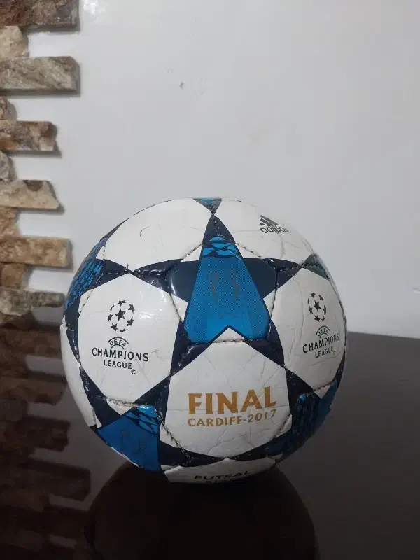 توپ چمن و دستکش فوتبال درحدنو|ورزش‌های توپی|ملایر, |دیوار