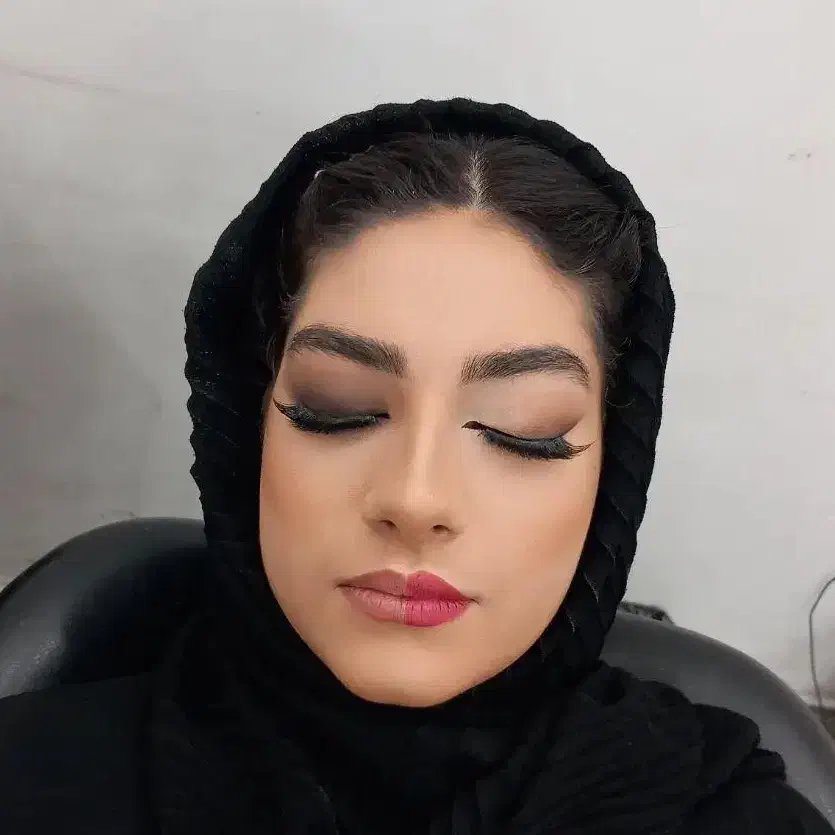 آموزش ومیکاپ شنیون عروس،همراه با تخفیف پنجاه درصدی|خدمات آرایشگری و زیبایی|قم, سالاریه|دیوار