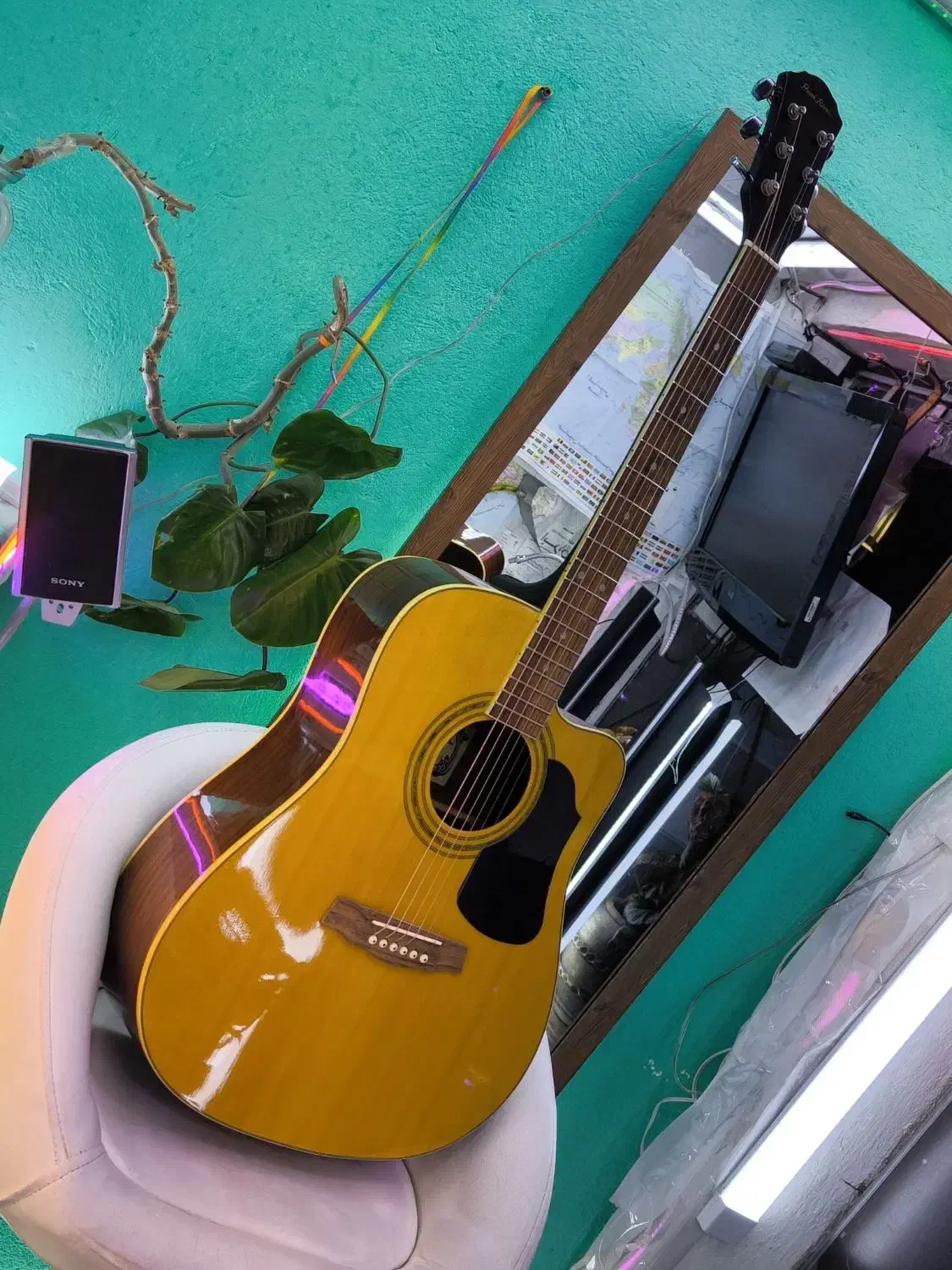 گیتار آگوستیک استیجی|گیتار، بیس، امپلیفایر|ایلام, |دیوار