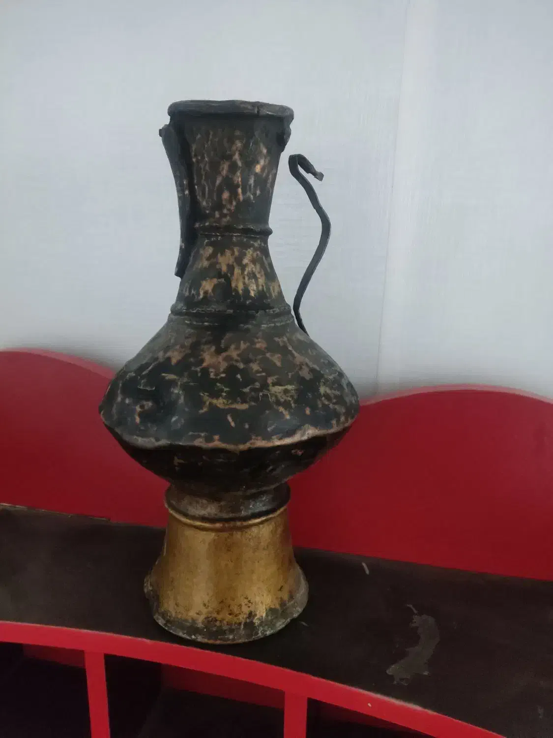 ظرف آب بسیار قدیمی|کلکسیون اشیاء عتیقه|بجنورد, |دیوار