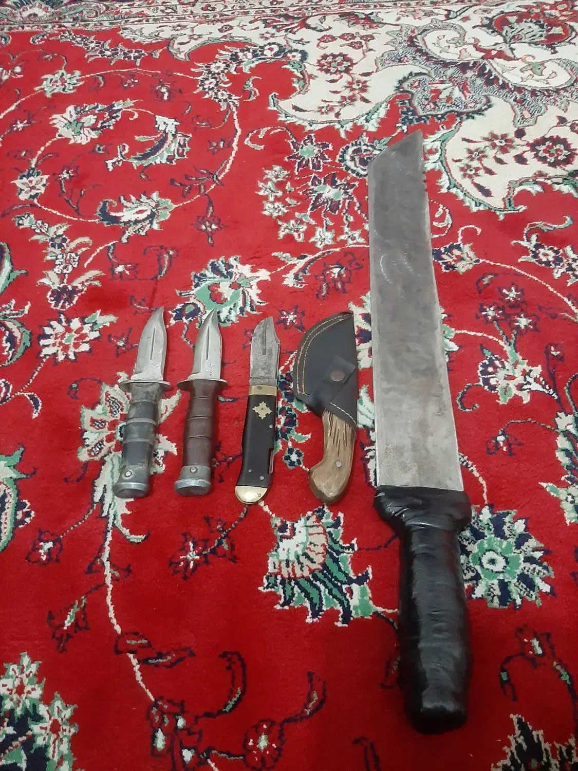 چاقو بلند و کوتاه|کلکسیون اشیاء عتیقه|بهارستان, |دیوار