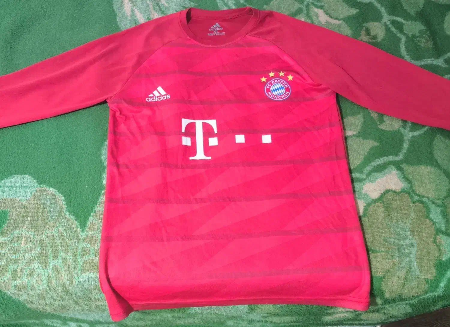 لباس ورزشی بایرن مونیخ|لباس|لاهیجان, خالو باغ|دیوار