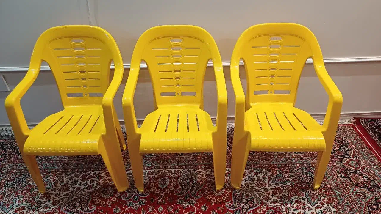 میز و صندلی پلاستیکی|میز و صندلی غذاخوری|نجفآباد, شهدای غربی|دیوار