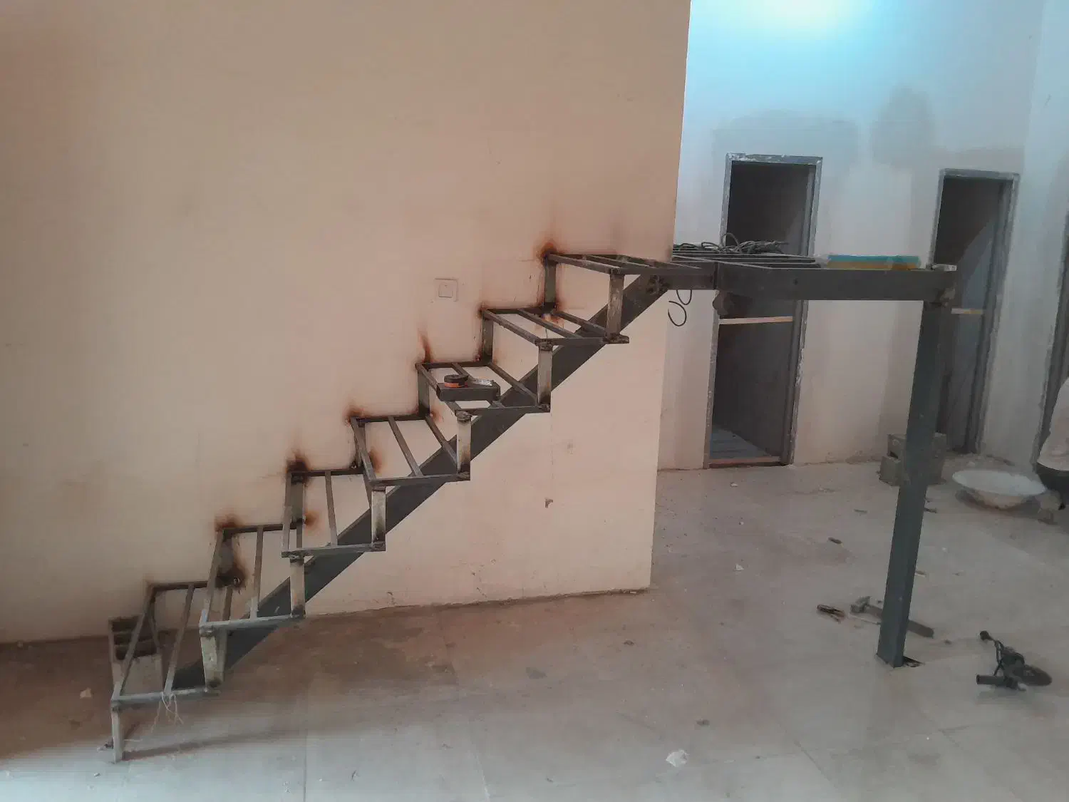 درب وپنجره آهنی، آلومینیومی و یوپی وی سی|خدمات پیشه و مهارت|آمل, |دیوار