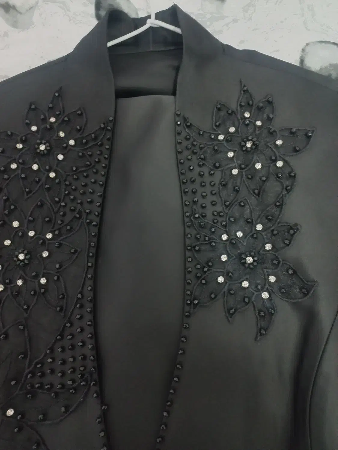 کت و دامن و تاپ|لباس|رشت, جانبازان|دیوار