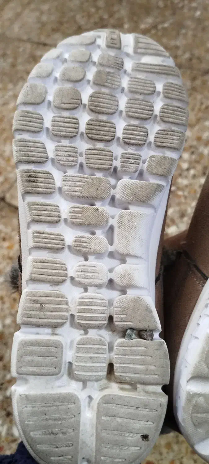 نیم بوت در حد نو|کیف، کفش، کمربند|پرند, فاز ۶|دیوار