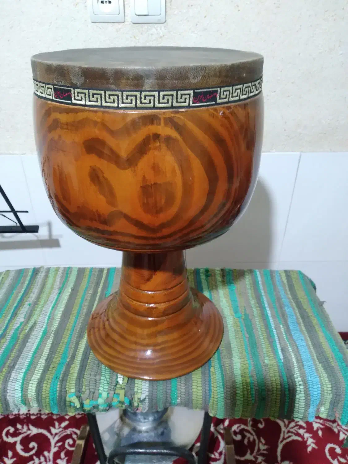 تمبک|سازهای سنتی|کرج, گلستان|دیوار