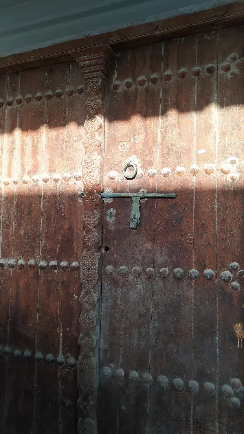 درب چوبی بزرگ وقدیمی|مصالح و تجهیزات ساختمان|پارسیان, |دیوار