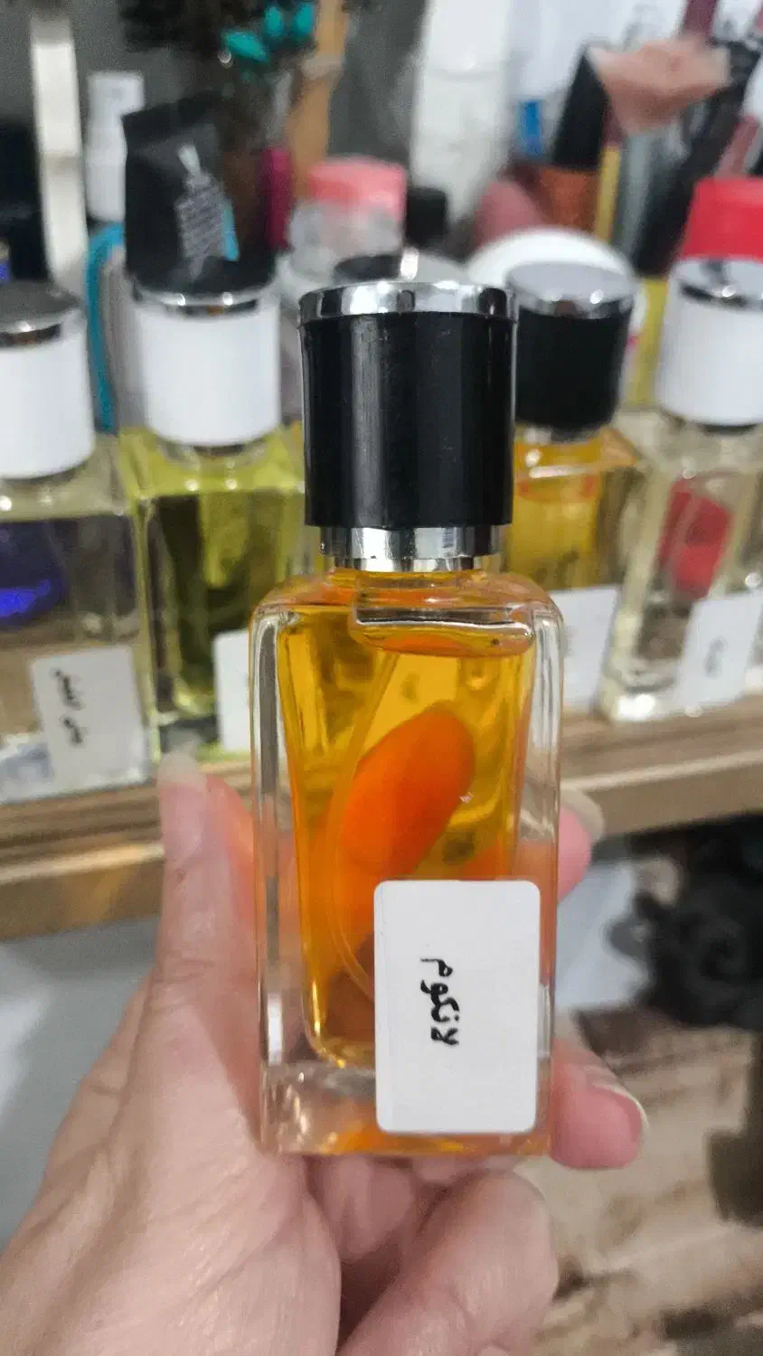 عطر و ادکلن|آرایشی، بهداشتی، درمانی|بندر انزلی, ژاندارمری|دیوار