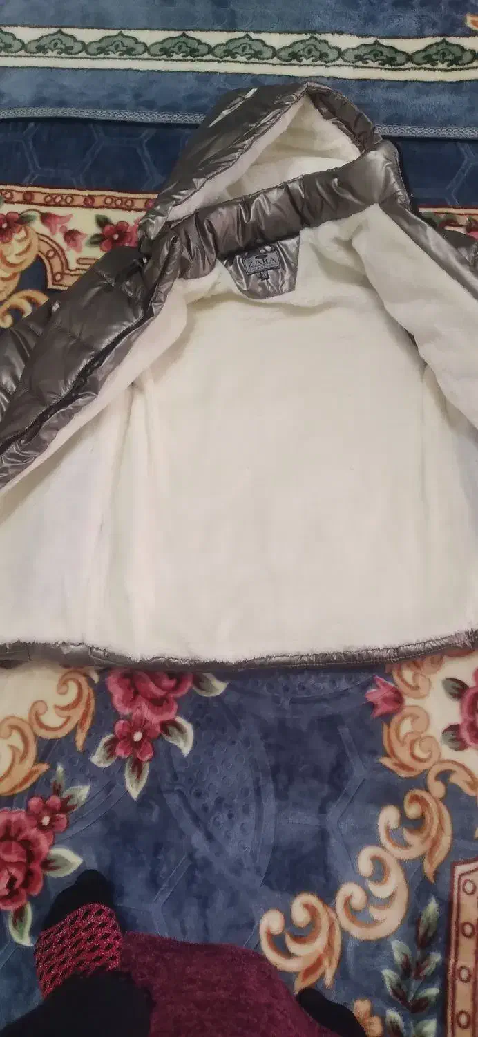 کاپشن|کفش و لباس بچه|ایوان, |دیوار