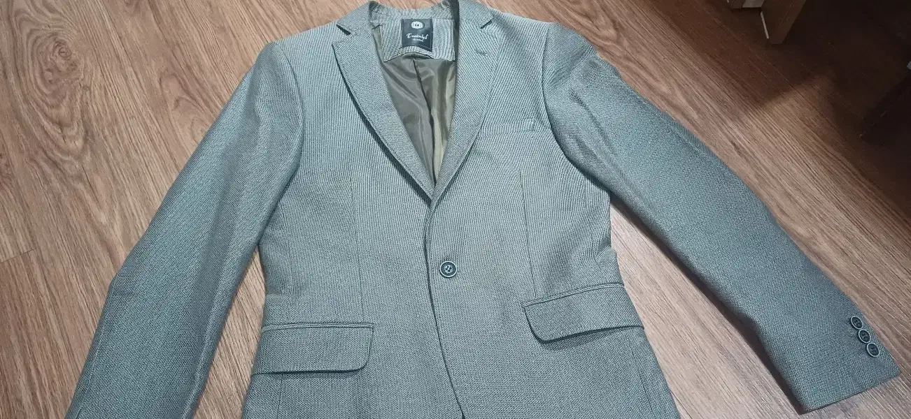 تک کت نو|لباس|رشت, گلزاران|دیوار