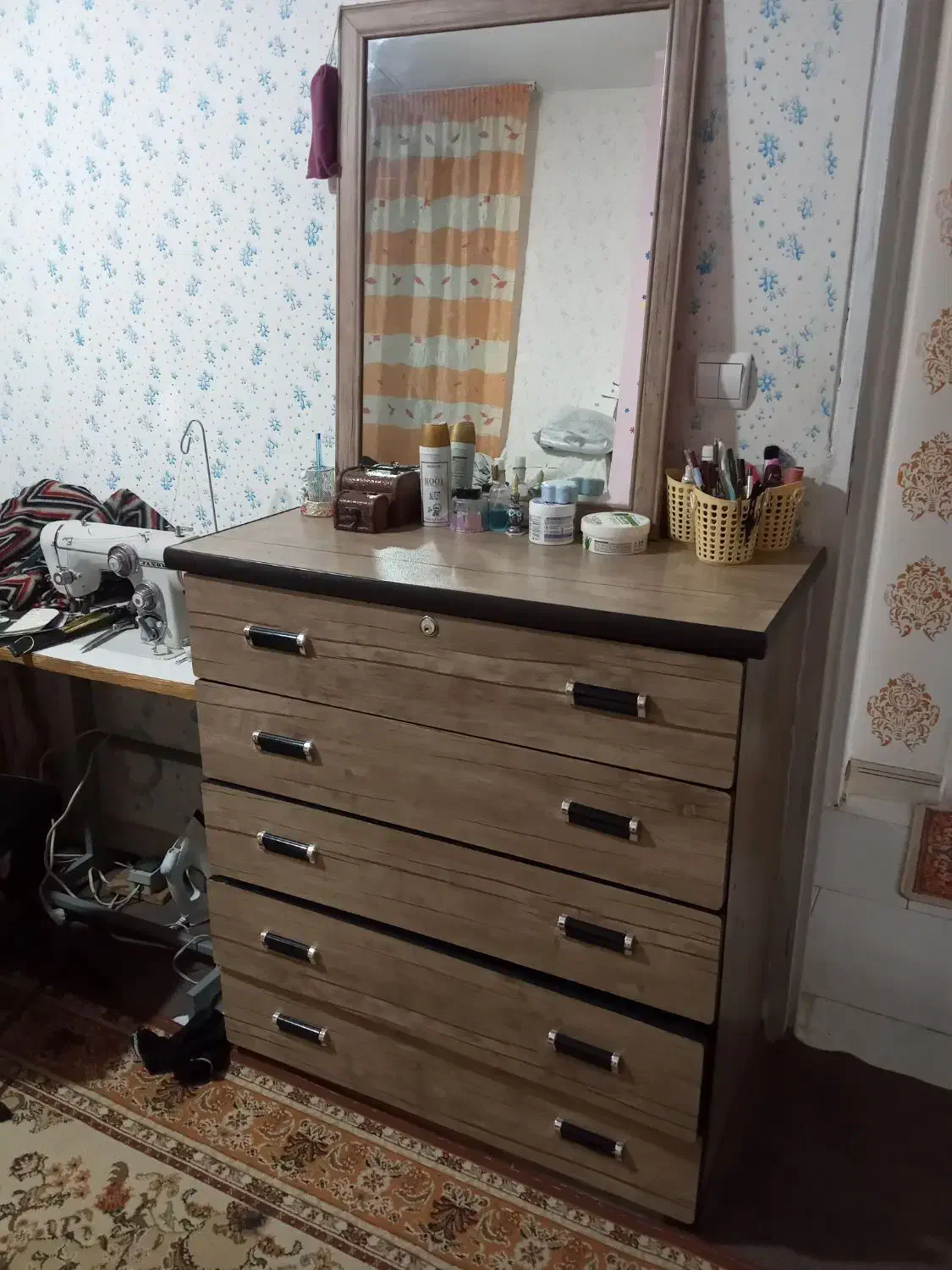 دراور واینه|جاکفشی، کمد، دراور|مهاجران, |دیوار