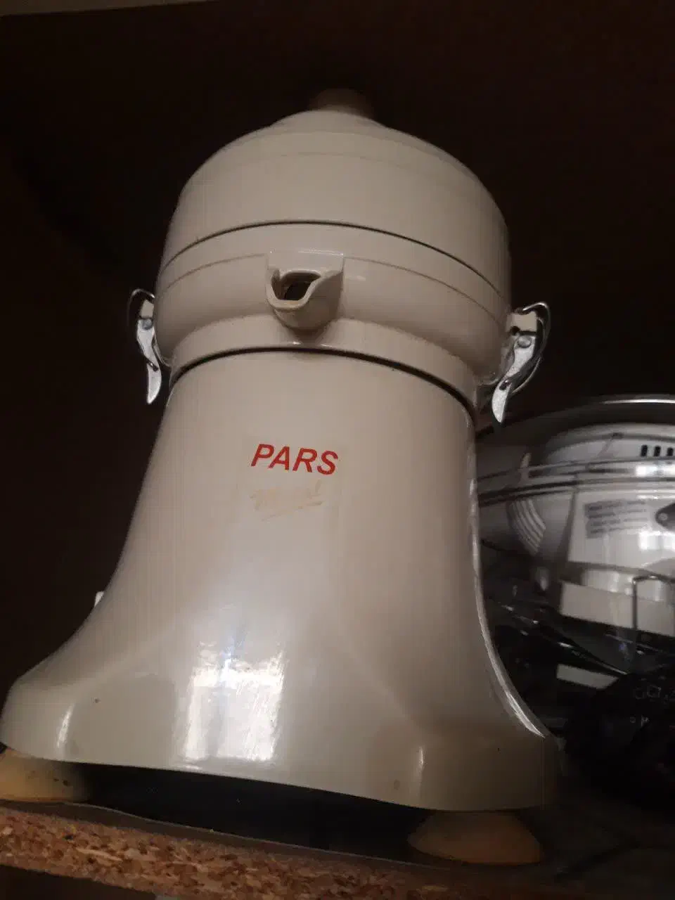 آبمیوه گیری چودن تمیز با سرخ کن دلونگی|آبمیوهگیر و آبمرکباتگیر|قم, دروازه چوبی|دیوار