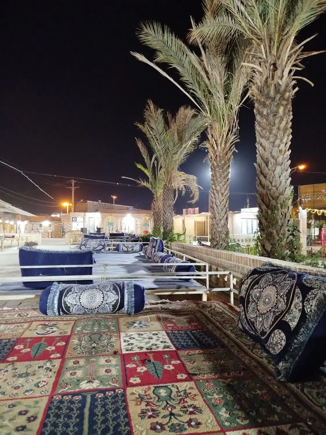 نیازمند به آشپز و کمک آشبز خانم|استخدام خدمات فروشگاه و رستوران|شوشتر, |دیوار