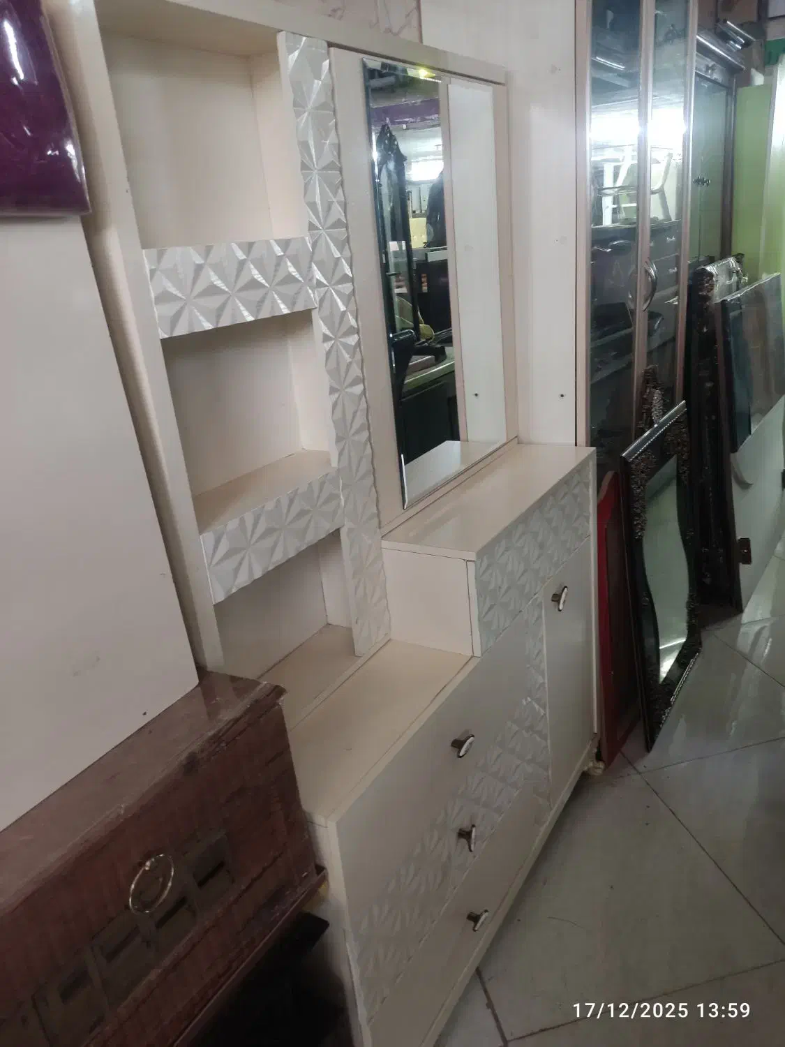 میز آرایشی در حد نو|جاکفشی، کمد، دراور|پارس‌آباد, |دیوار