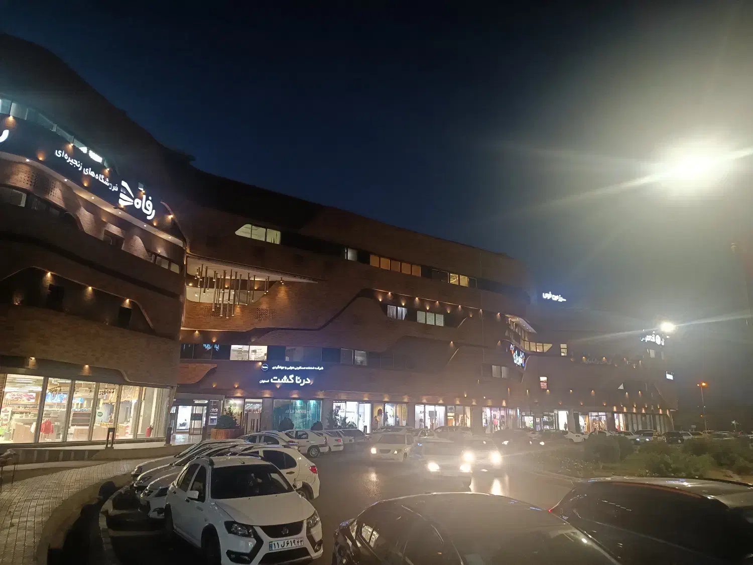 فروش واحد خدماتی و زیرزمین خدماتی مقابل قلب شهر|فروش دفتر کار، اتاق اداری، مطب|شاهین‌شهر, خانه کارگر|دیوار