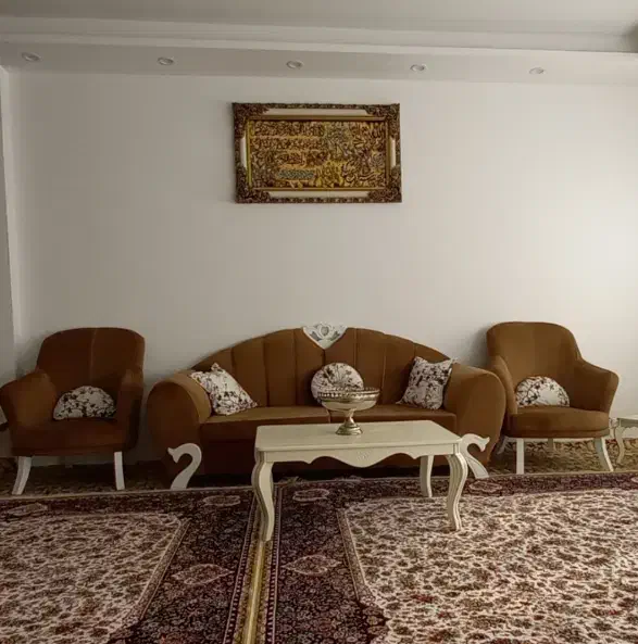 مبل و جلو مبلی سالم|مبلمان خانگی و میز عسلی|سنندج, |دیوار