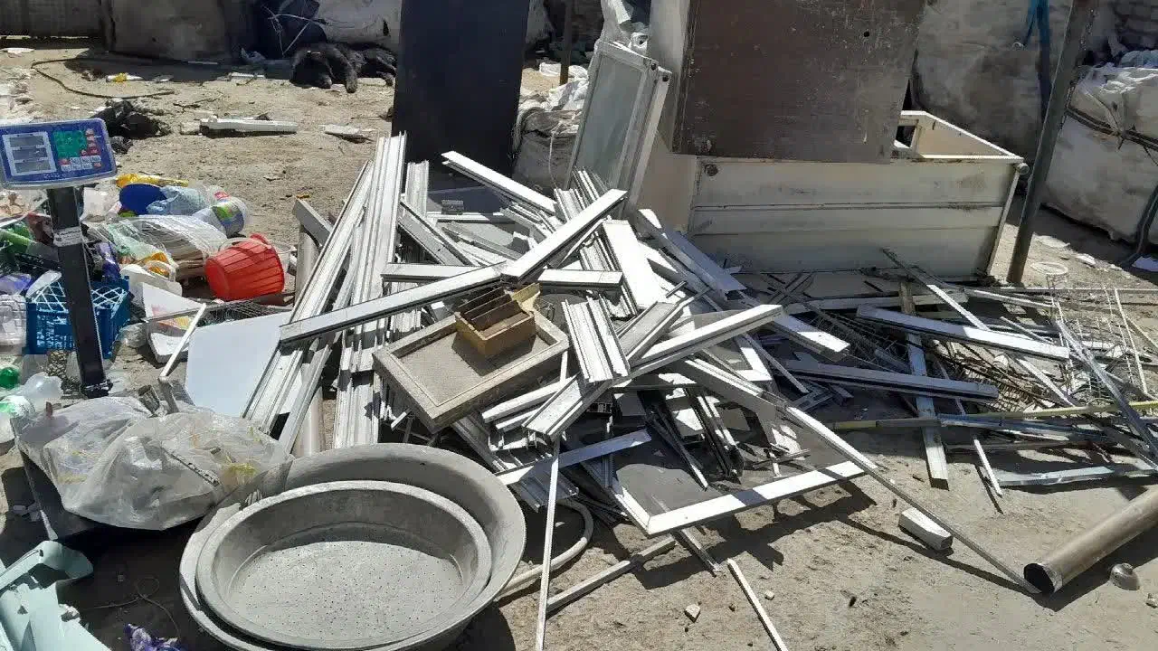 خرید ضایعات آهن درپنجره آلمینیوم تخلیه زیرزمین|عمده‌فروشی|اصفهان, ملک‌شهر|دیوار