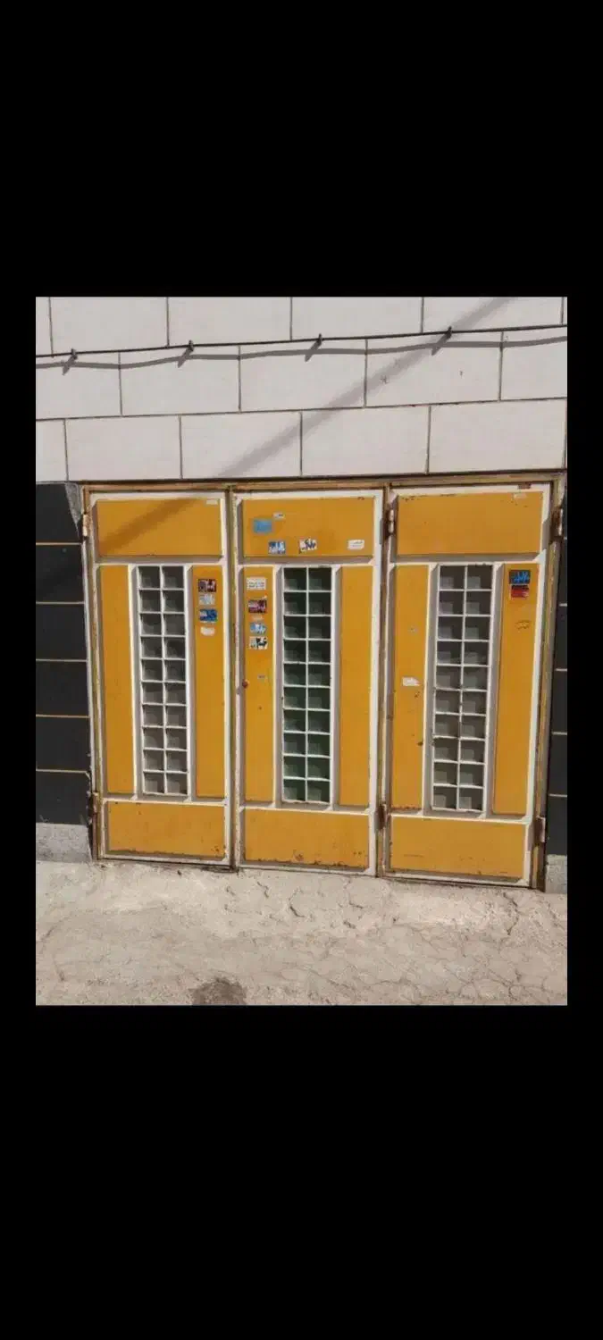 تلویزیون گیرنده دیجیتال درب یا در پارکینگ|صوتی و تصویری|همدان, |دیوار
