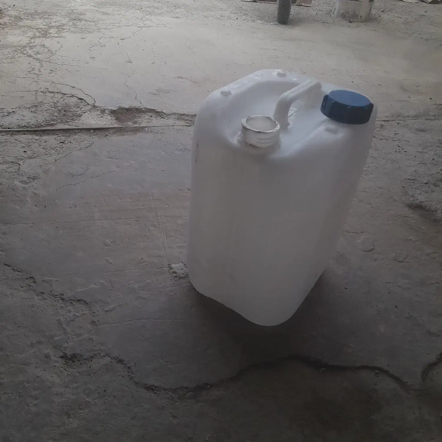 گالن ۲۰ لیتری|لوازم نظافت|معصومیه, |دیوار