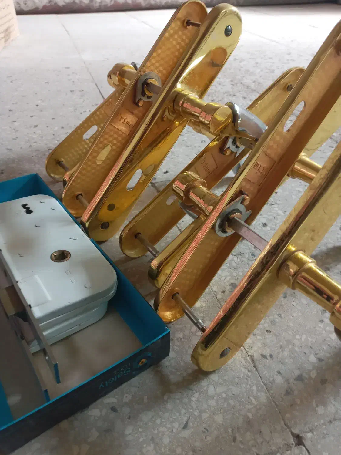 دستگیره در و کلید و پریز|مصالح و تجهیزات ساختمان|آران و بیدگل, |دیوار