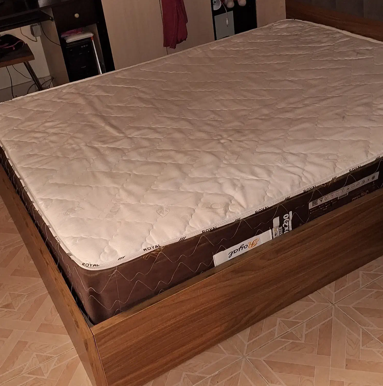 تشک|تشک تختخواب|کرج, حصارک بالا|دیوار